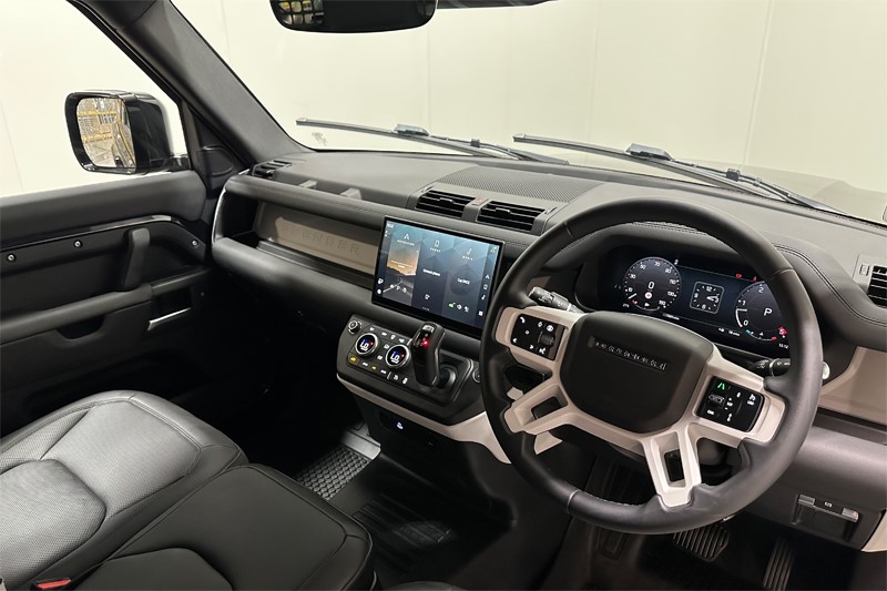 2024 (74) LAND ROVER COMMERCIAL DEFENDER 3.0 D250 Hard Top S Auto [3 Seat] 5669255
