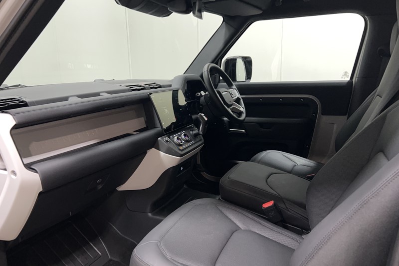 2026 (26) LAND ROVER COMMERCIAL DEFENDER 3.0 D250 Hard Top S Auto 5635675