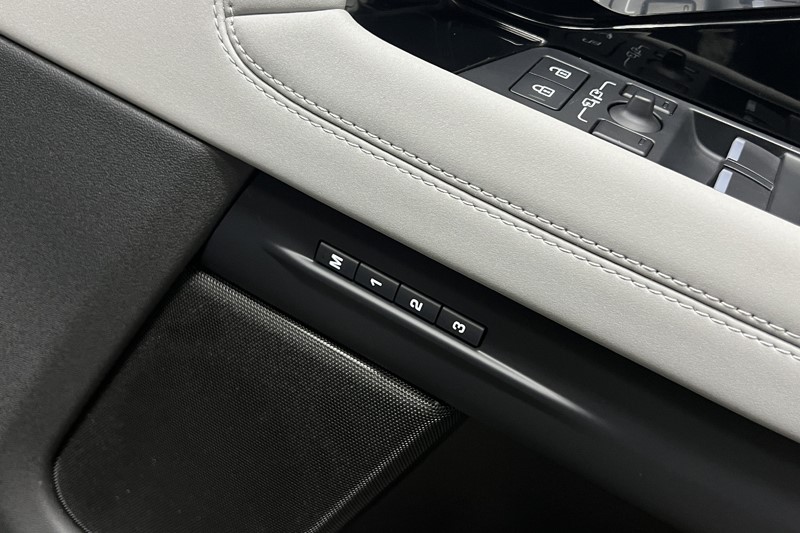 2023 (23) LAND ROVER RANGE ROVER EVOQUE 1.5 P300e R-Dynamic SE 5dr Auto 5648556