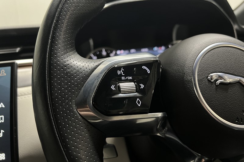 2022 (22) JAGUAR F-PACE 2.0 D200 R-Dynamic S 5dr Auto AWD 5673250