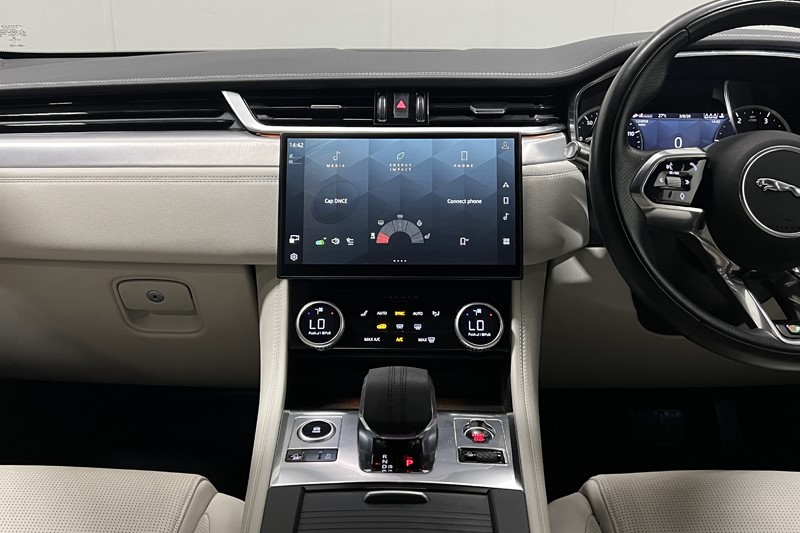 2022 (22) JAGUAR F-PACE 2.0 D200 R-Dynamic S 5dr Auto AWD 5673241