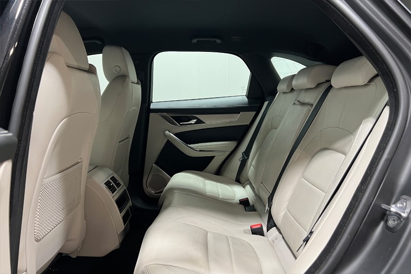 2022 (22) JAGUAR F-PACE 2.0 D200 R-Dynamic S 5dr Auto AWD 5673235