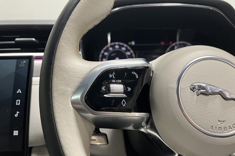 2023 (23) JAGUAR F-PACE 2.0 D200 R-Dynamic SE Black 5dr Auto AWD 5673359