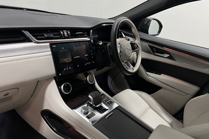 2023 (23) JAGUAR F-PACE 2.0 D200 R-Dynamic SE Black 5dr Auto AWD 5673374