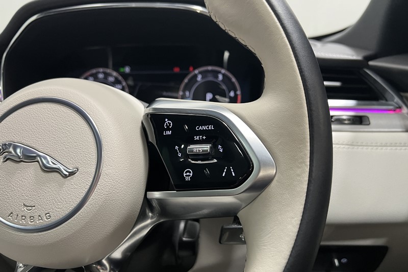 2023 (23) JAGUAR F-PACE 2.0 D200 R-Dynamic SE Black 5dr Auto AWD 5673360