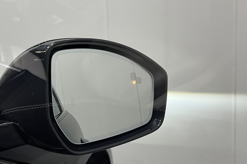 2023 (23) JAGUAR F-PACE 2.0 D200 R-Dynamic SE Black 5dr Auto AWD 5673354