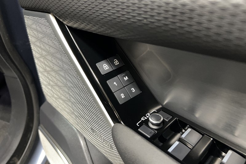 2022 (22) LAND ROVER RANGE ROVER VELAR 2.0 D200 Edition 5dr Auto 5672952