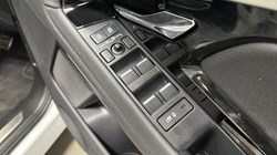 2022 (22) LAND ROVER RANGE ROVER EVOQUE 2.0 D200 R-Dynamic SE 5dr Auto 5681200