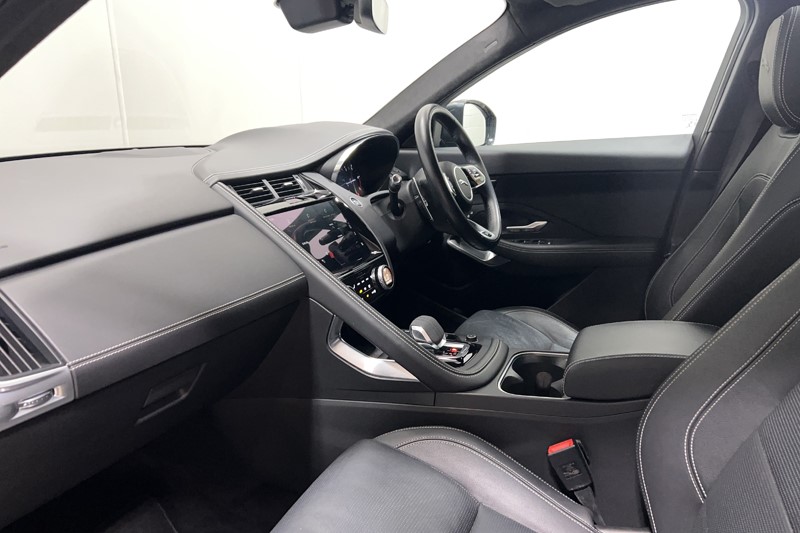 2022 (22) JAGUAR E-PACE 2.0 D200 R-Dynamic Black 5dr Auto 5666905