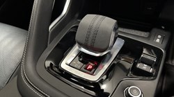 2022 (22) JAGUAR E-PACE 2.0 D200 R-Dynamic Black 5dr Auto 5666895