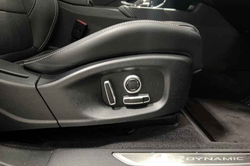2022 (22) JAGUAR E-PACE 2.0 D200 R-Dynamic Black 5dr Auto 5666888