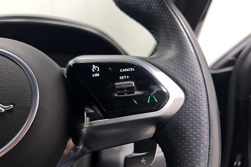 2022 (22) JAGUAR E-PACE 2.0 D200 R-Dynamic Black 5dr Auto 5666892