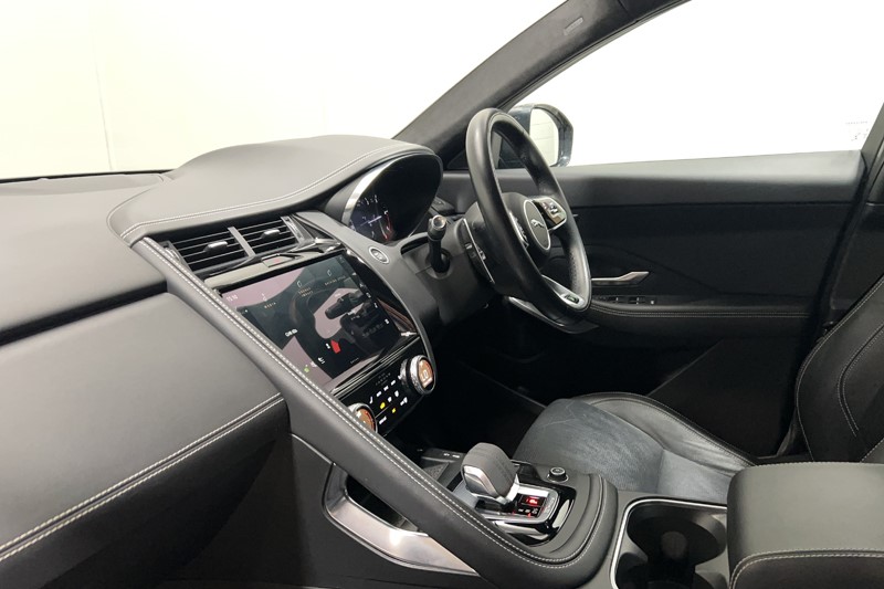2022 (22) JAGUAR E-PACE 2.0 D200 R-Dynamic Black 5dr Auto 5666906