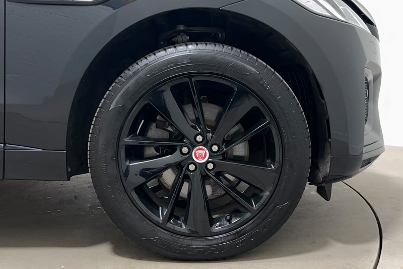2023 (23) JAGUAR F-PACE 2.0 D200 R-Dynamic SE 5dr Auto AWD 5705702