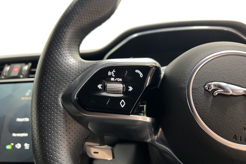 2023 (23) JAGUAR F-PACE 2.0 D200 R-Dynamic SE 5dr Auto AWD 5705716