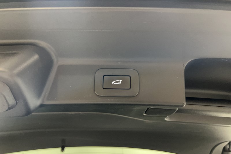 2023 (23) JAGUAR F-PACE 2.0 D200 R-Dynamic SE 5dr Auto AWD 5705738