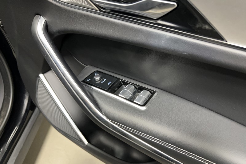 2023 (23) JAGUAR F-PACE 2.0 D200 R-Dynamic SE 5dr Auto AWD 5705708