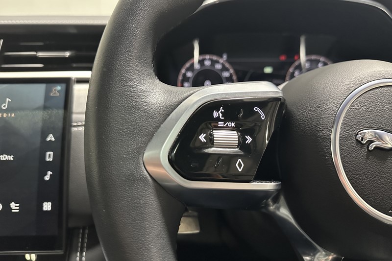 2023 (73) JAGUAR F-PACE 2.0 P250 R-Dynamic SE Black 5dr Auto AWD 5689271