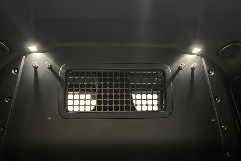 2026 (26) LAND ROVER COMMERCIAL DEFENDER 3.0 D250 Hard Top X-Dynamic SE Auto 5650400