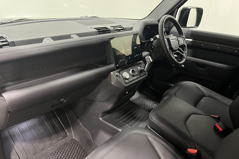 2026 (26) LAND ROVER COMMERCIAL DEFENDER 3.0 D250 Hard Top X-Dynamic SE Auto 5650396