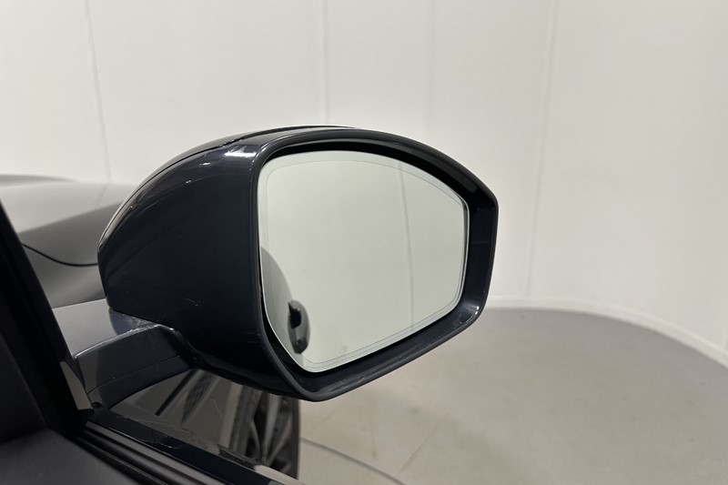2023 (23) JAGUAR F-PACE 2.0 D200 R-Dynamic Black 5dr Auto AWD 5679420