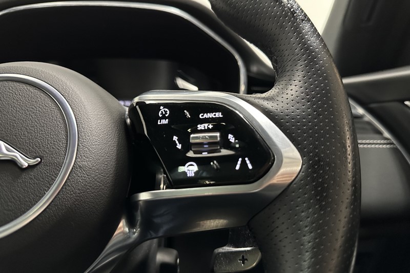 2023 (23) JAGUAR F-PACE 2.0 D200 R-Dynamic Black 5dr Auto AWD 5679426