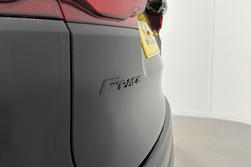 2023 (23) JAGUAR F-PACE 2.0 D200 R-Dynamic Black 5dr Auto AWD 5679452