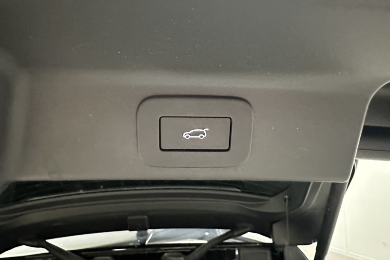 2023 (23) JAGUAR F-PACE 2.0 D200 R-Dynamic Black 5dr Auto AWD 5679450