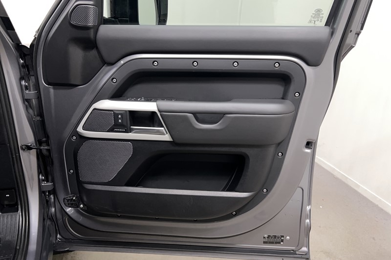 2024 (24) LAND ROVER DEFENDER 3.0 D300 HSE 110 5dr Auto [6 Seat] 5684144