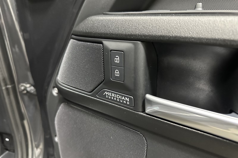 2025 (25) LAND ROVER DEFENDER 3.0 D350 X 90 3dr Auto 5679148