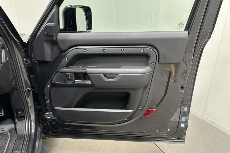 2025 (25) LAND ROVER DEFENDER 3.0 D350 X 90 3dr Auto 5679147