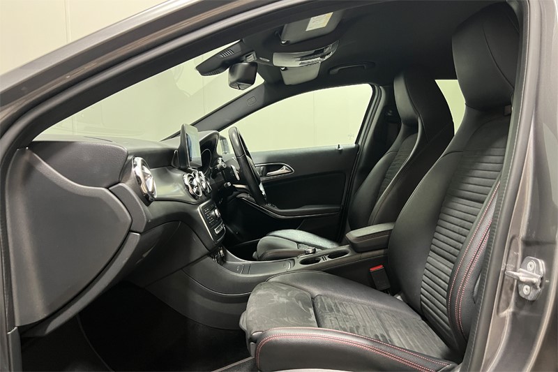 2020 (20) MERCEDES-BENZ GLA 180 AMG Line Edition 5dr Auto 5673543