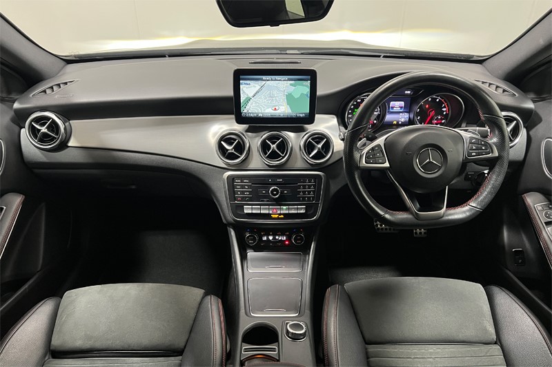 2020 (20) MERCEDES-BENZ GLA 180 AMG Line Edition 5dr Auto 5673549