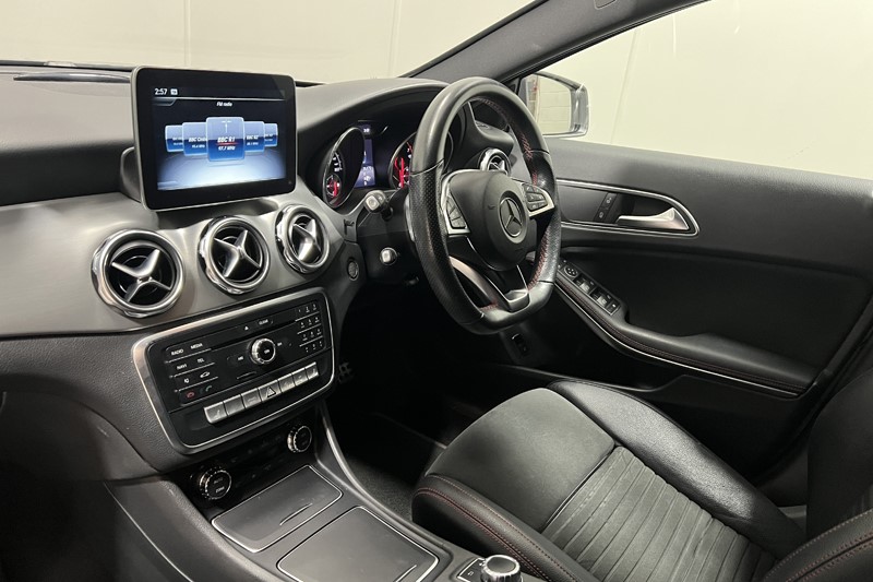 2020 (20) MERCEDES-BENZ GLA 180 AMG Line Edition 5dr Auto 5673571
