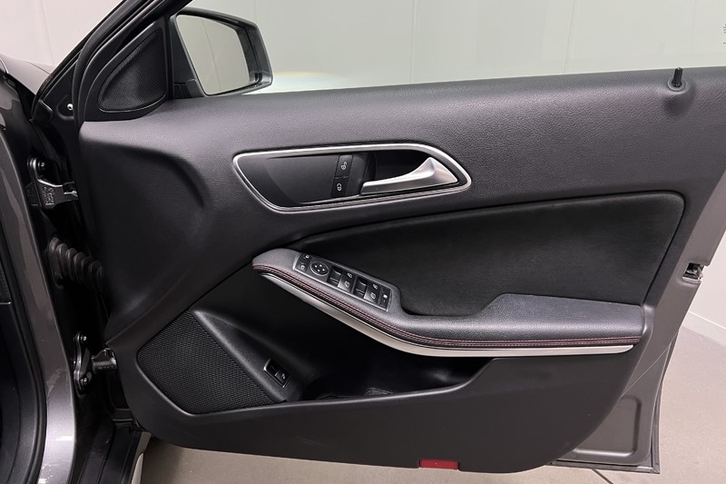 2020 (20) MERCEDES-BENZ GLA 180 AMG Line Edition 5dr Auto 5673553