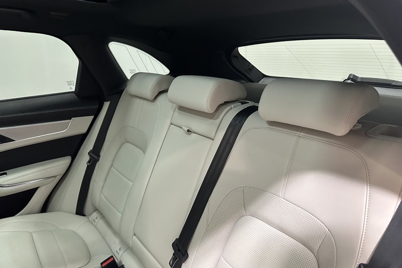 2023 (23) JAGUAR F-PACE 2.0 P400e R-Dynamic SE Black 5dr Auto AWD 5693135