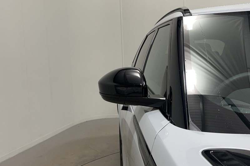 2024 (74) LAND ROVER RANGE ROVER VELAR 2.0 D200 MHEV Dynamic SE 5dr Auto 5685237
