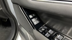 2025 (74) LAND ROVER RANGE ROVER VELAR 2.0 D200 MHEV Dynamic SE 5dr Auto 5686533