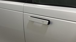 2025 (74) LAND ROVER RANGE ROVER VELAR 2.0 D200 MHEV Dynamic SE 5dr Auto 5686568