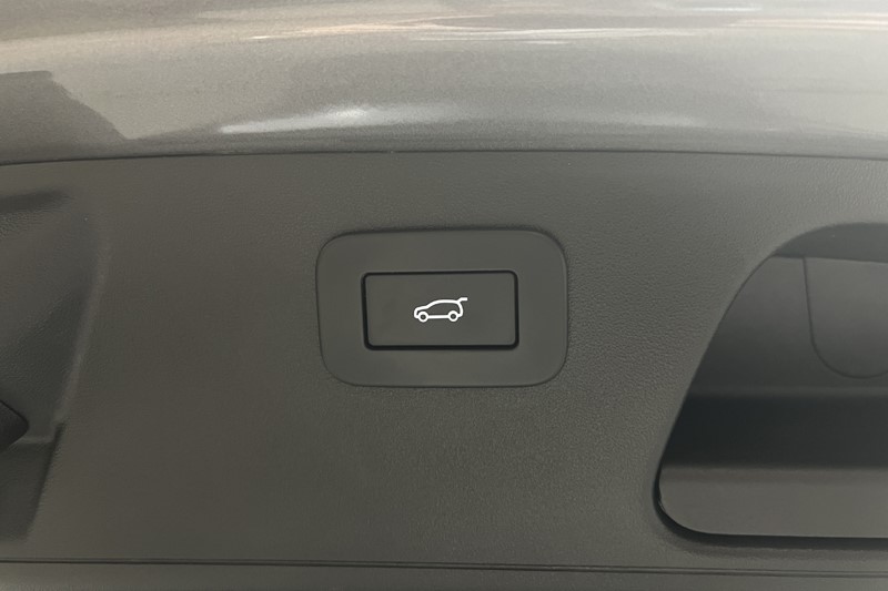 2023 (73) JAGUAR E-PACE 1.5 P300e R-Dynamic SE 5dr Auto 5708398