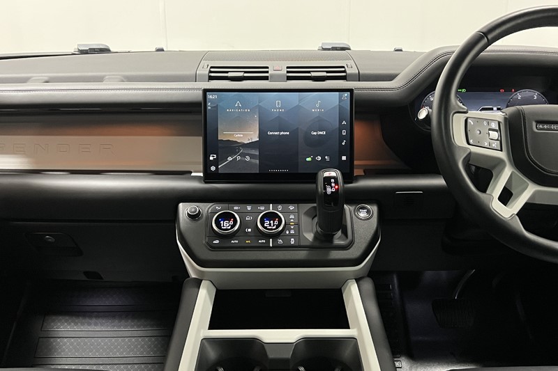 2024 (74) LAND ROVER DEFENDER 3.0 D350 X-Dynamic HSE 110 5dr Auto [7 Seat] 5876530