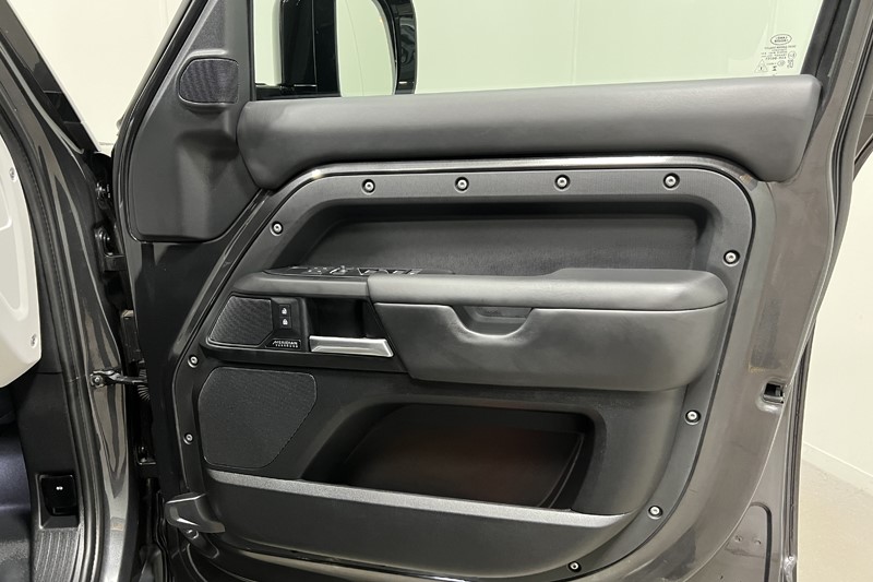 2024 (74) LAND ROVER DEFENDER 3.0 D350 X-Dynamic HSE 110 5dr Auto [7 Seat] 5876525
