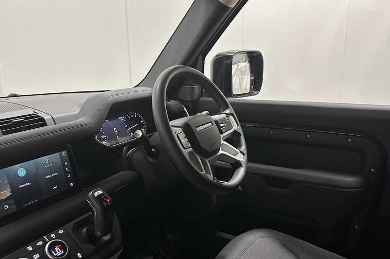 2023 (23) LAND ROVER COMMERCIAL DEFENDER 3.0 D250 Hard Top Auto 5708521