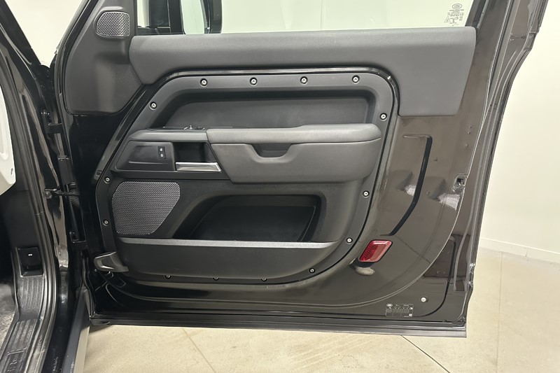 2023 (23) LAND ROVER COMMERCIAL DEFENDER 3.0 D250 Hard Top Auto 5708499