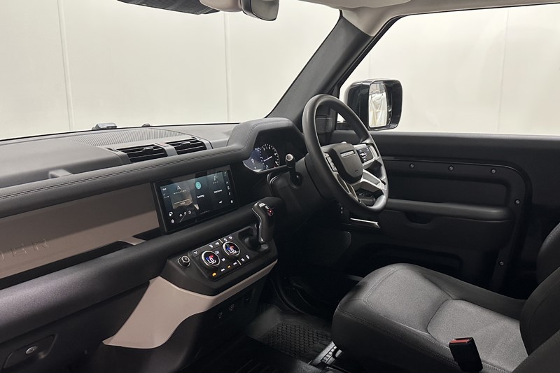 2023 (23) LAND ROVER COMMERCIAL DEFENDER 3.0 D250 Hard Top Auto 5708520