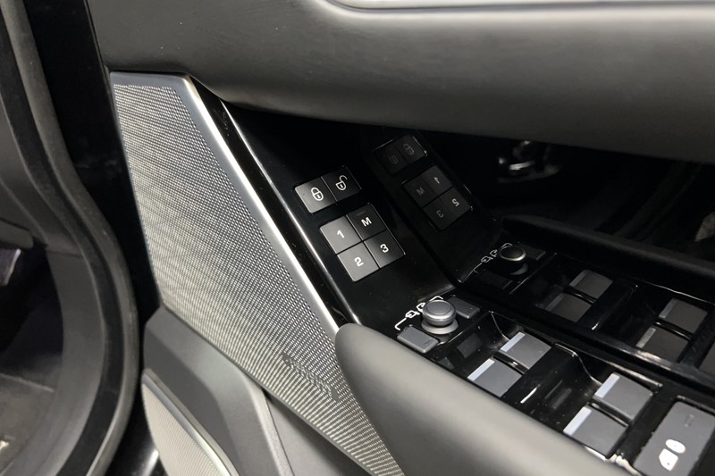 2020 (70) LAND ROVER RANGE ROVER VELAR 3.0 D300 R-Dynamic HSE 5dr Auto 5727793