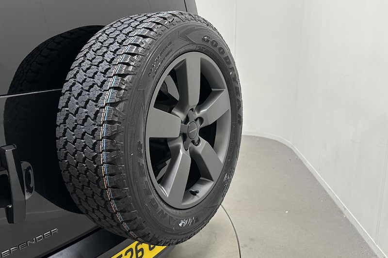 2026 (26) LAND ROVER COMMERCIAL DEFENDER 3.0 D250 Hard Top X-Dynamic HSE Auto 5870832