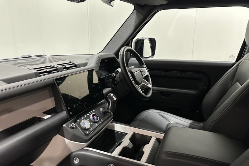 2026 (26) LAND ROVER COMMERCIAL DEFENDER 3.0 D250 Hard Top X-Dynamic HSE Auto 5870827