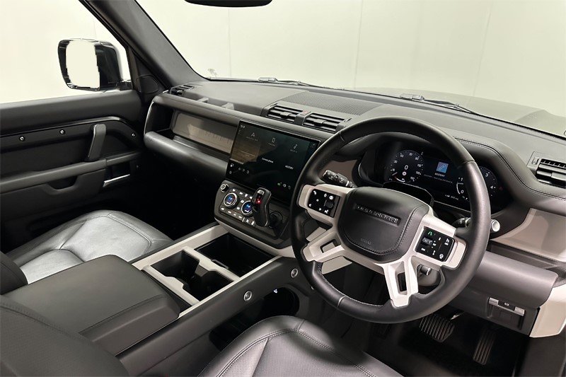 2026 (26) LAND ROVER COMMERCIAL DEFENDER 3.0 D250 Hard Top X-Dynamic HSE Auto 5870800