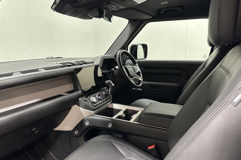 2026 (26) LAND ROVER COMMERCIAL DEFENDER 3.0 D250 Hard Top X-Dynamic HSE Auto 5870826